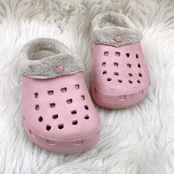 $5 CLEARANCE! Target Fur-Lined All-Weather Slip-On Clog - Picture 4 of 13